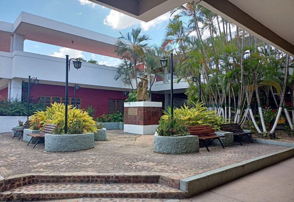 Imagen-Para-Club-Hogar-Hispano-Naguanagua-Por-Tu Mercado Ferretero